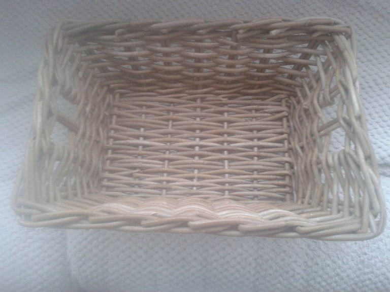 image for LARGE WICKER BASKET FOR HAMPER