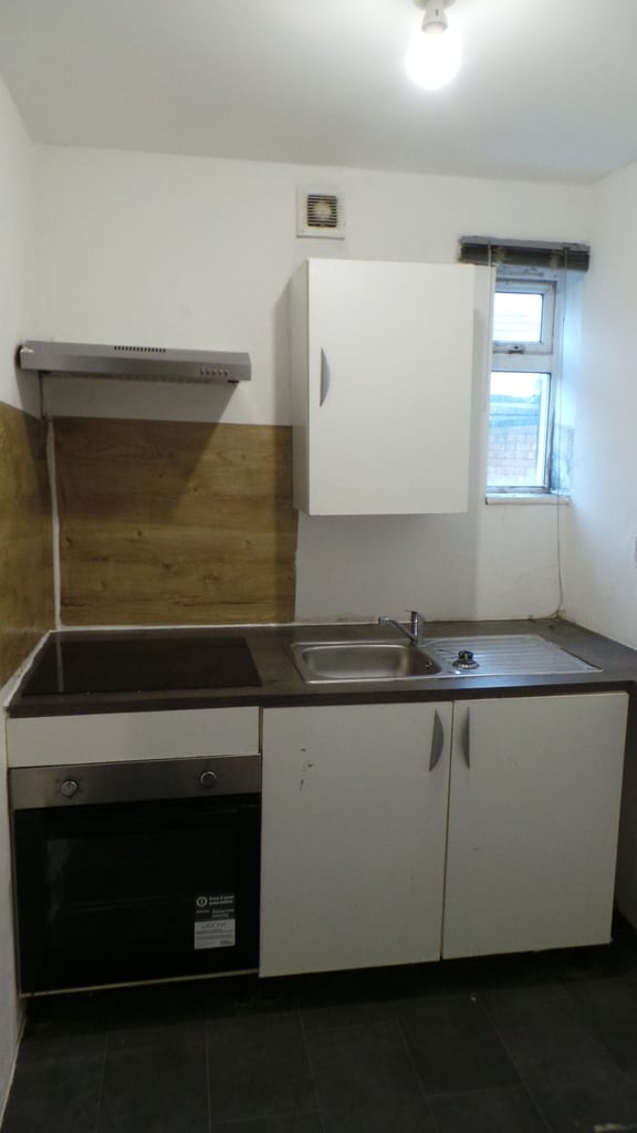 One Bedroom Ground Floor Flat With Private Garden Inclusive of Gas, Water & Electricity