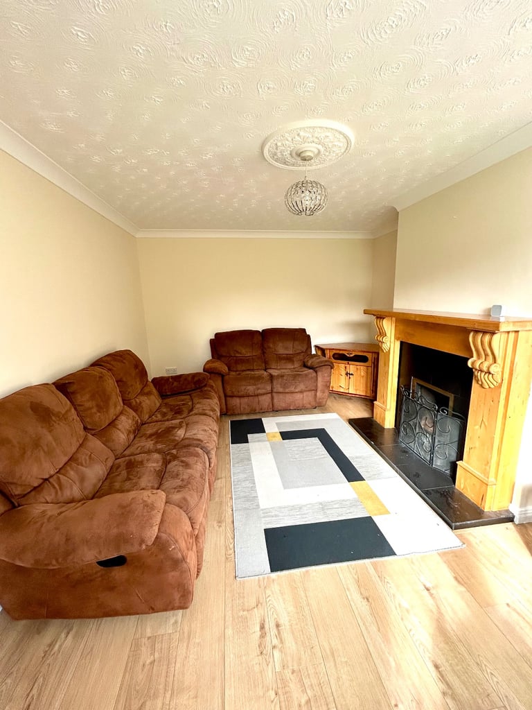 3 Bed House to Rent in Newry - Garden & Parking - Excellent Area