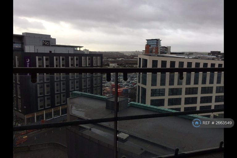 2 bedroom flat in Wellington Street, Leeds, LS1 (2 bed) (#2663549)