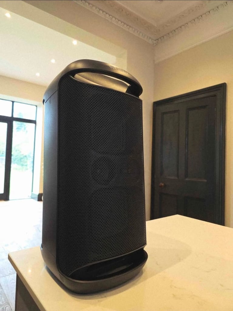 Lightly used Sony Xv-500 speaker 
