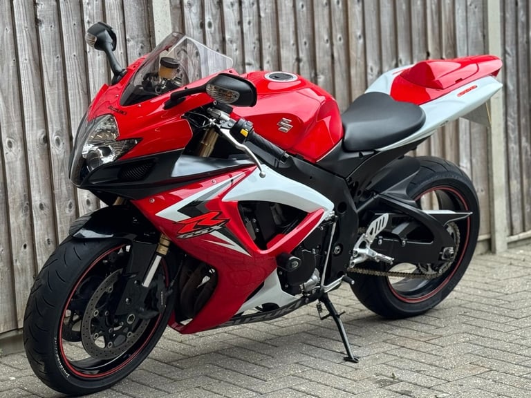 SUZUKI GSXR 600 K7 2007 (07) SUPER SPORT + 14,000 MILES + AKRAPOVIC 