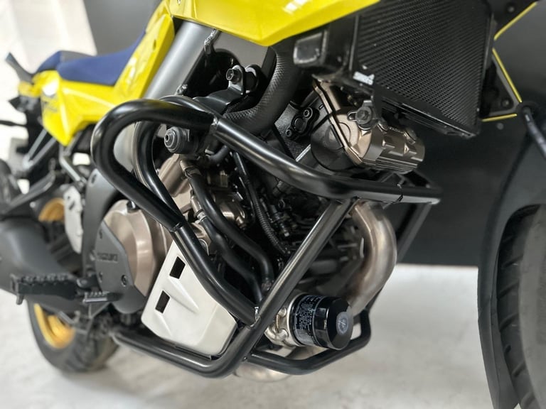 STUNNING ONE OWNER 2021/21 SUZUKI DL 1050 V-STROM XT MOTORCYCLE 