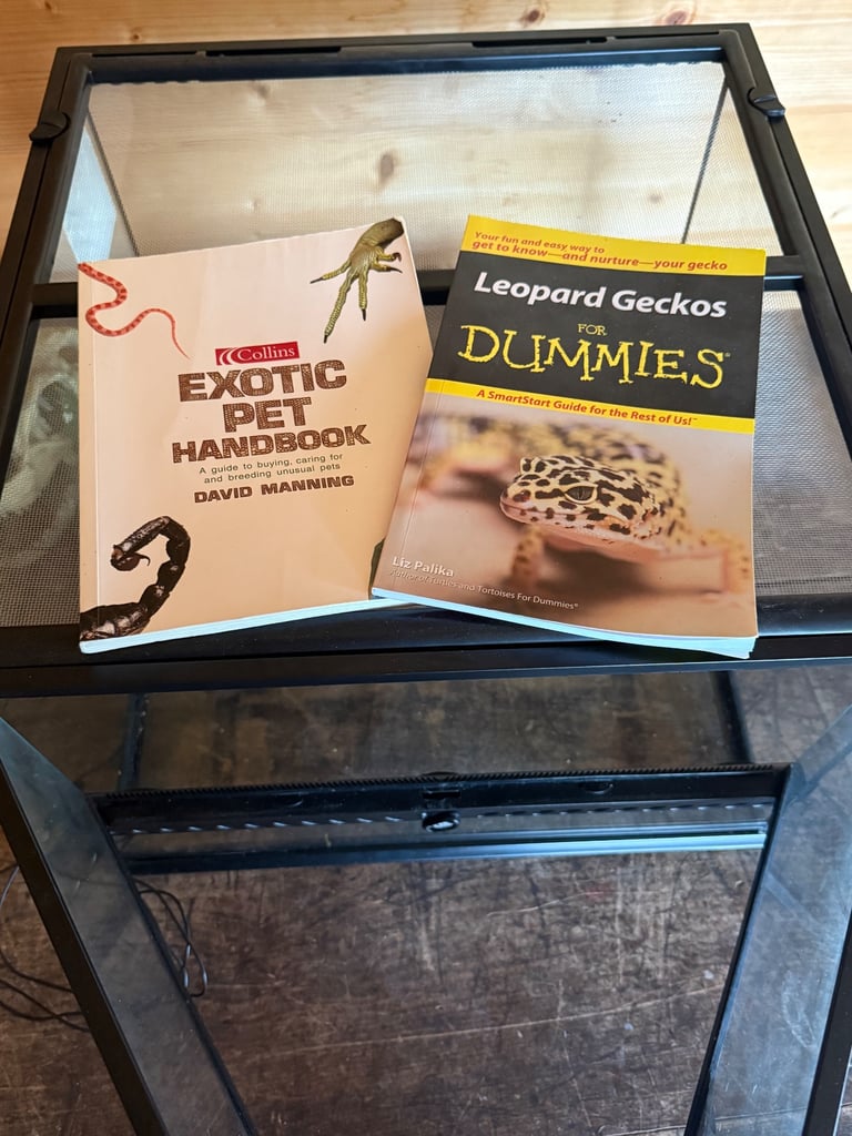 Exo Terra Tank/terrarium. Gecko/exotic pet tank. Plus extras. 