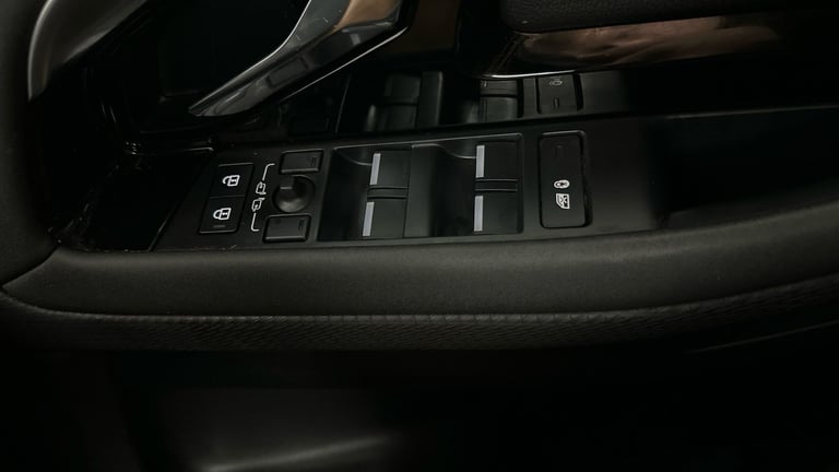 2022 Land Rover Range Rover Evoque 2.0 D200 MHEV R-Dynamic S SUV 5dr Diesel Auto 4WD Euro 6 (s/s)...
