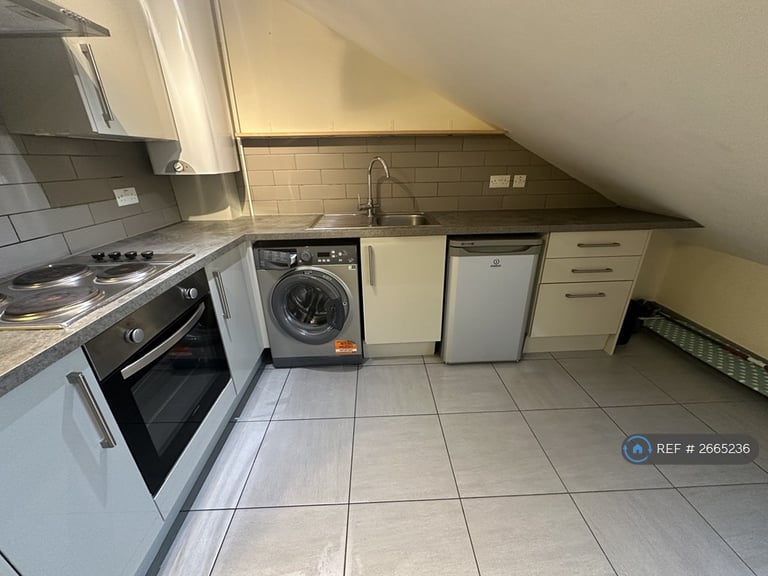 1 bedroom flat in High Street, Barnet, EN5 (1 bed) (#2665236)