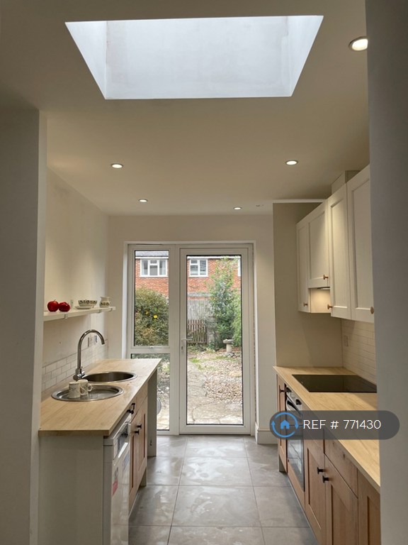 2 bedroom house in Magdala Road, Broadstairs, CT10 (2 bed) (#771430)