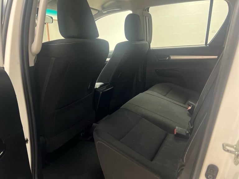 2022 Toyota Hilux 2.4 D-4D Icon Pickup Double Cab 4dr Diesel Manual 4WD Euro 6 (s/s) (150 ps) PIC...