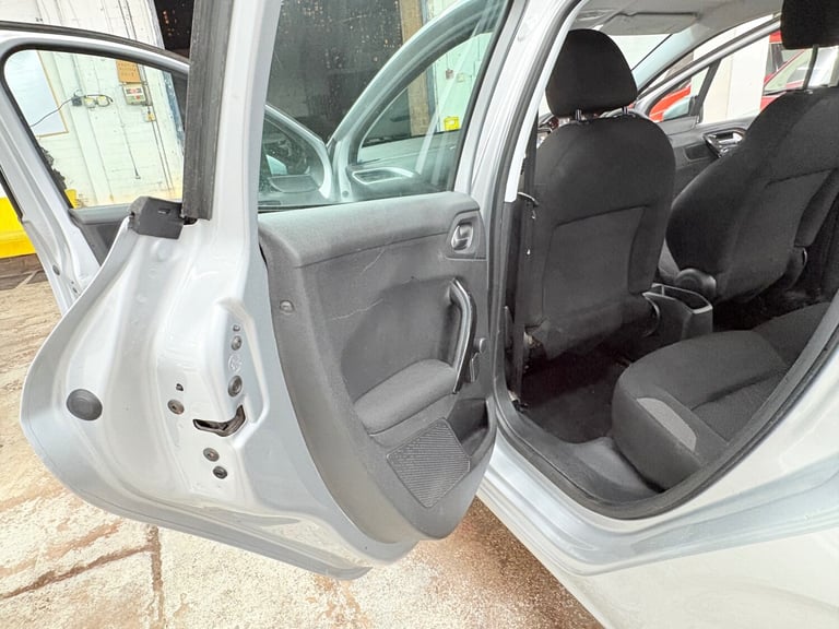 2013 Peugeot 208 1.4 e-HDi Active 5dr EGC HATCHBACK Diesel Automatic