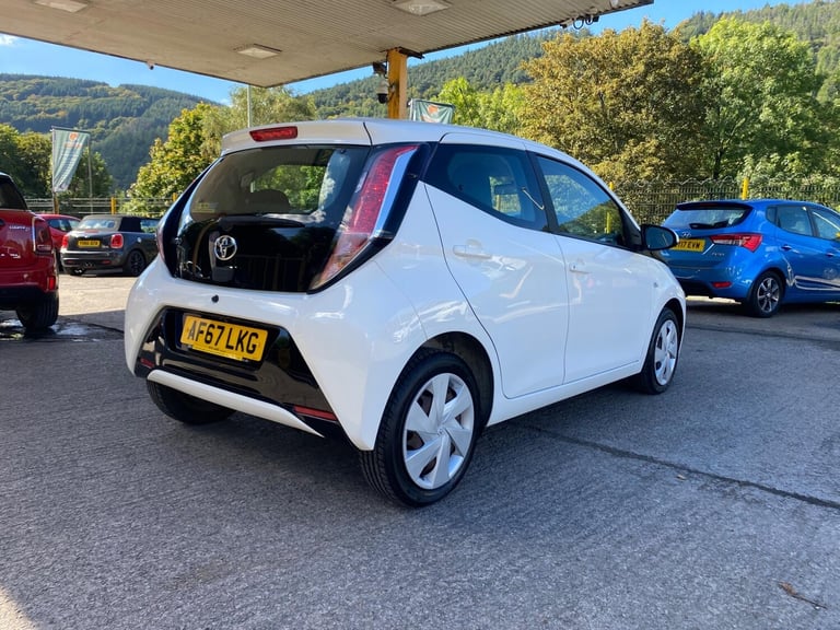 2017 Toyota AYGO 1.0 VVT-i x-play Euro 6 5dr HATCHBACK Petrol Manual
