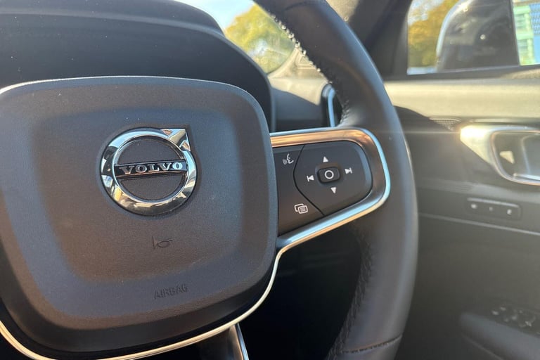 2023 Volvo XC40 2.0 B3 MHEV Plus SUV 5dr Petrol Hybrid DCT Auto Euro 6 (s/s) (163 ps) ESTATE Petr...