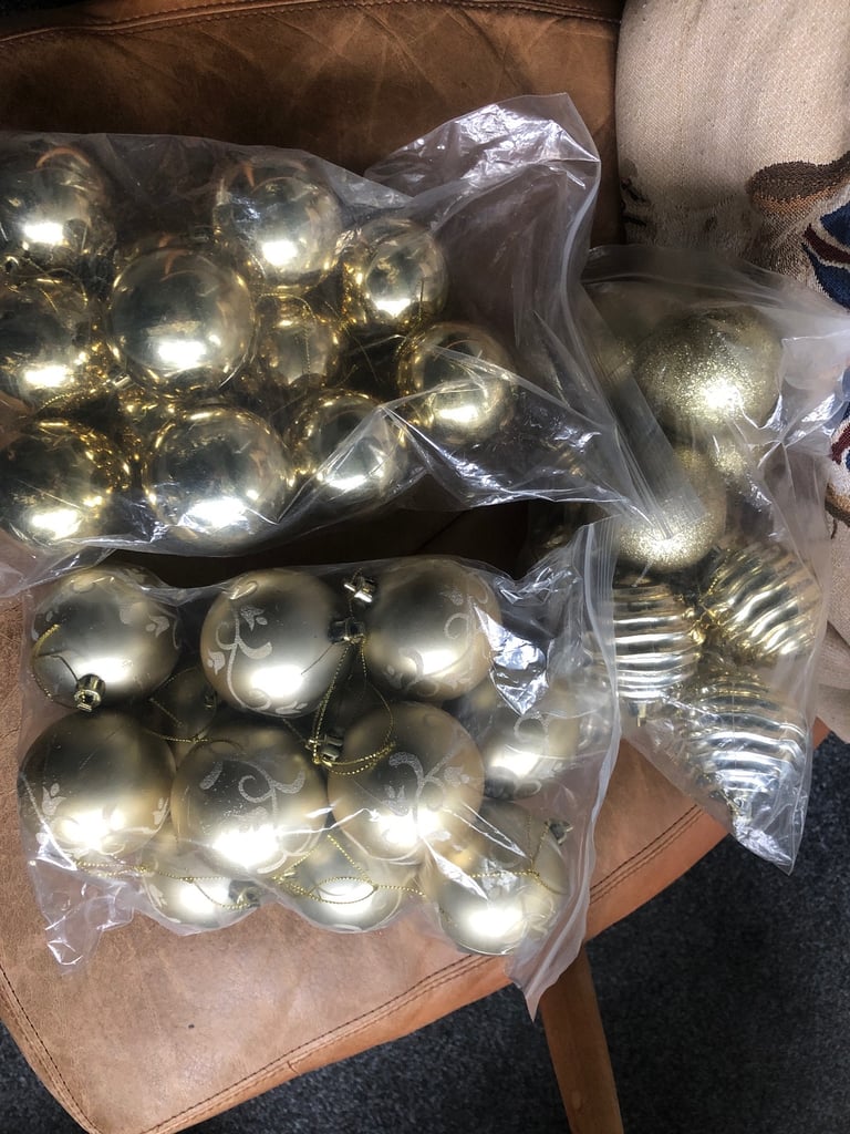 GOLD CHRISTMAS TREE BAUBLES