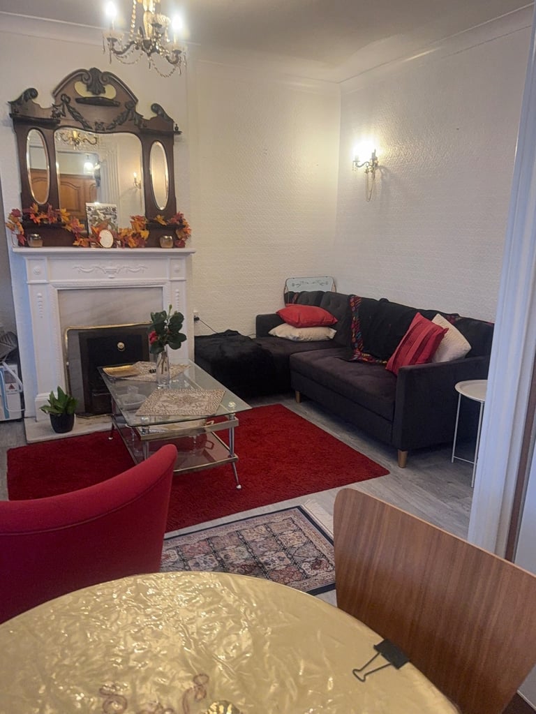 Double room in cozy river side house in Canary Wharf 