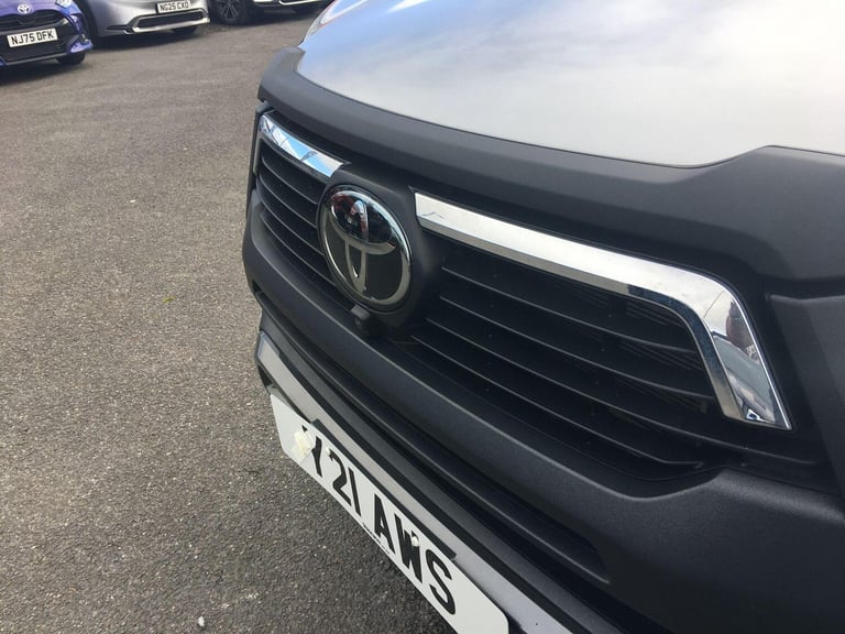2023 Toyota Hilux 2.8 D-4D Invincible X Pickup Double Cab 4dr Diesel Auto 4WD Euro 6 (s/s) (2 Die...