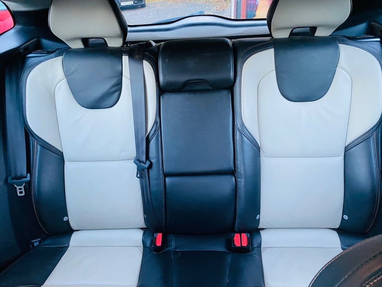 2013 Volvo V40 Cross Country 1.6 D2 Lux Nav Hatchback 5dr Diesel Manual Euro 5