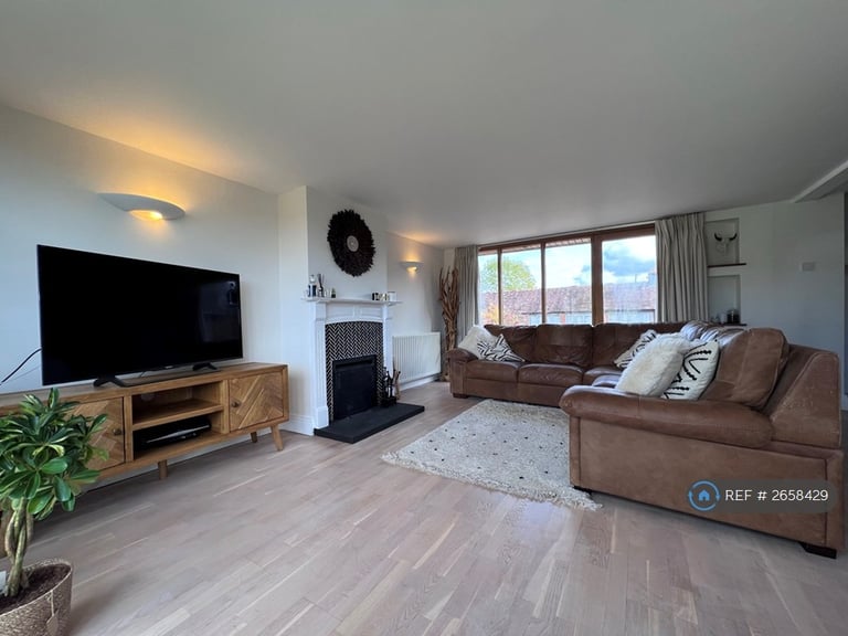 3 bedroom house in Manor Farm Court, Gaydon, Warwick, CV35 (3 bed) (#2658429)