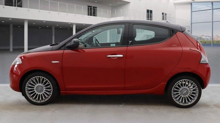 2013 Chrysler Ypsilon 0.9 TwinAir Black and Red 5dr HATCHBACK PETROL Manual
