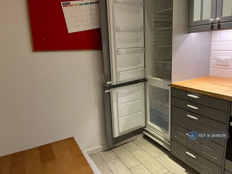 2 bedroom flat in Hartswood House, London, SW2 (2 bed) (#2648091)