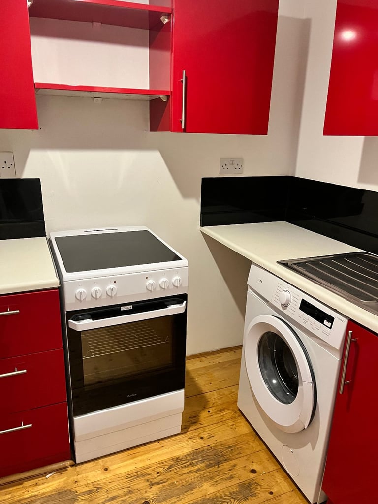 Attractive One Bed 1st Floor Unfurnished Flat in Partick, ideal for West End