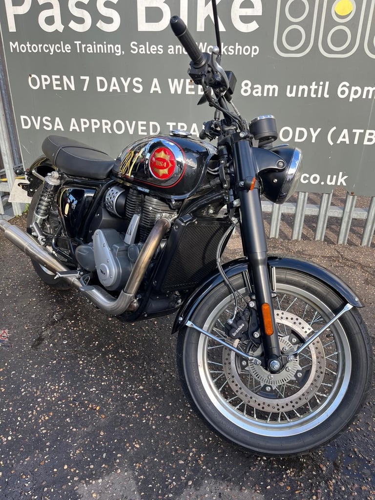 BSA Gold Star 650cc Classic Motorcycle Midnight Black Ex-Demo 376 Miles 2025