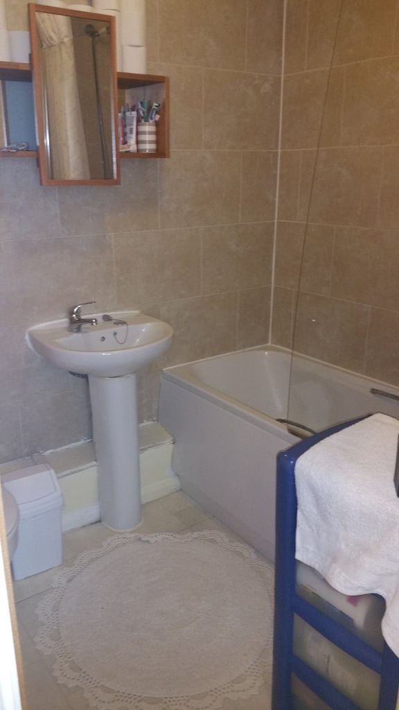 West London Acton, W3 two bedroom, 2nd floor flat in a purpose built gated court