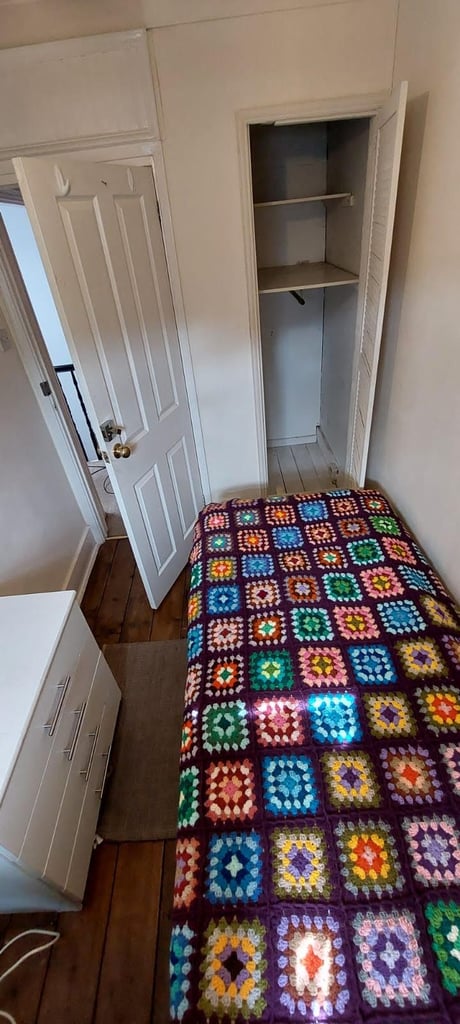 Single Room to rent in Tonbridge 10 minutes from station bills included 