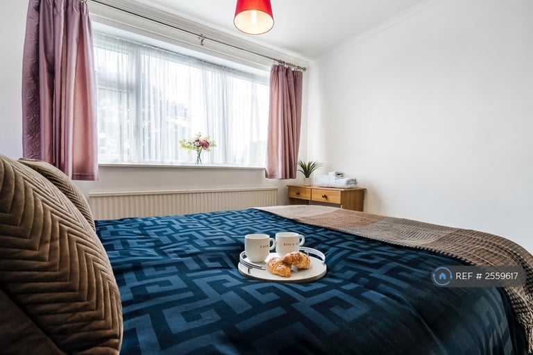 4 bedroom house in Waveney Rise, Oadby, Leicester, LE2 (4 bed) (#2559617)