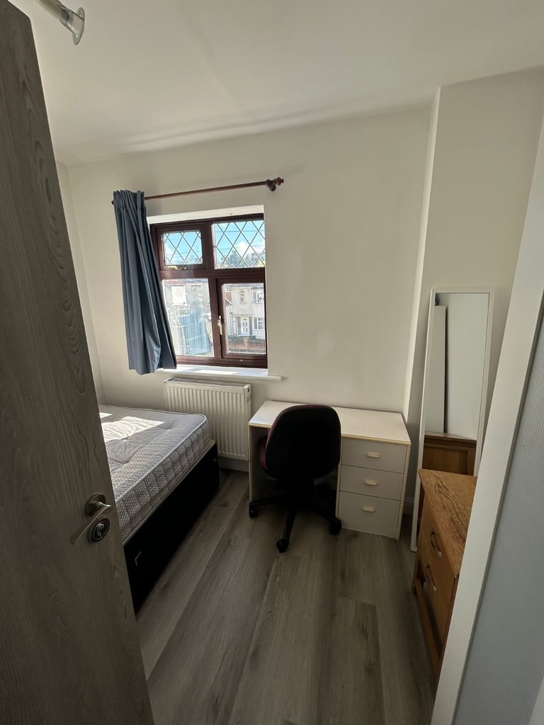 Student room  in Brighton with parking 