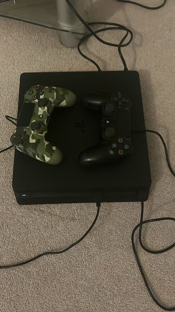 image for PS4 - Playstation 4 500 GB, controllers + games 