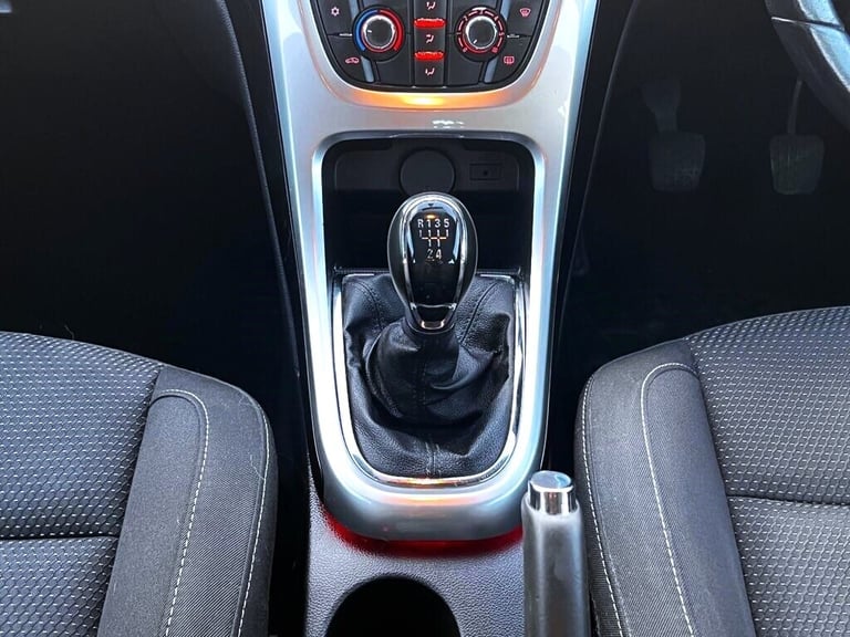 2014 Vauxhall Astra 1.6 SRi Manual 70,000 Miles . 5dr . Good Mileage . CHEAP on Fuel . HATCHBACK ...