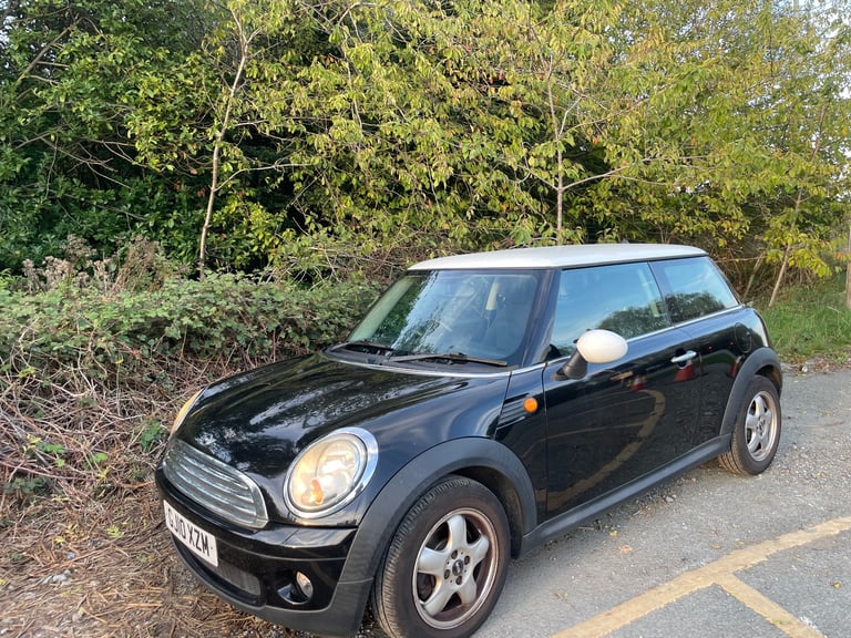 MINI COOPER 1.6 PETROL 10 REG BLACK 3 DOOR MOT FEBRUARY 25TH 2026 TAX £165 LOW INSURANCE 50+MPG
