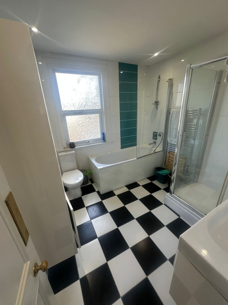 3 bedroom house in 3 Bed House For Rent, SE6