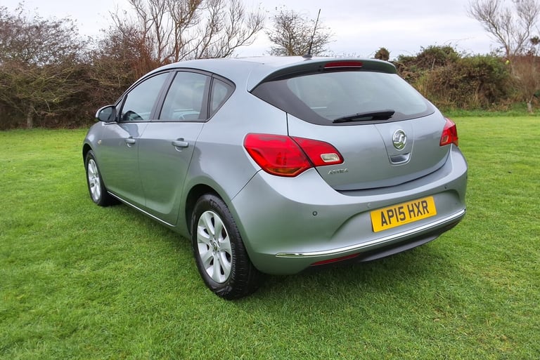 2015 Vauxhall Astra 1.4i 16V Design 5dr HATCHBACK Petrol Manual