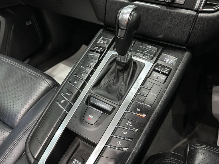 2015 Porsche Macan 2.0T SUV 5dr Petrol PDK 4WD Euro 6 (s/s) (237 ps) ESTATE Petrol Automatic