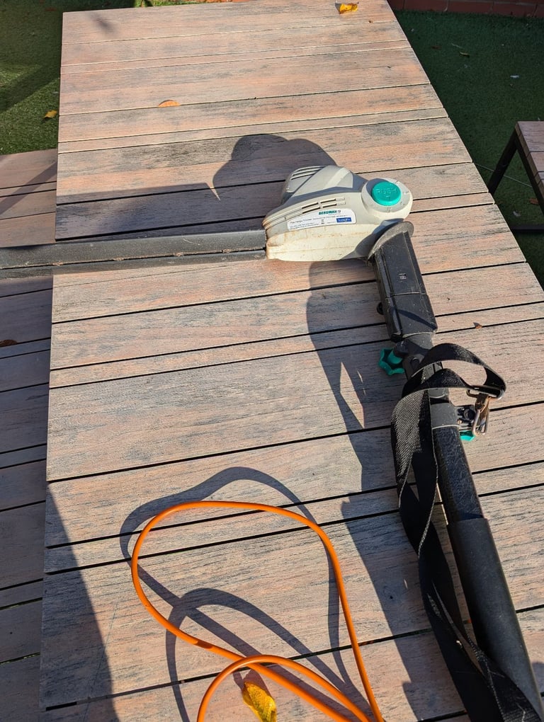 Telescopic multi angle hedge trimmer 