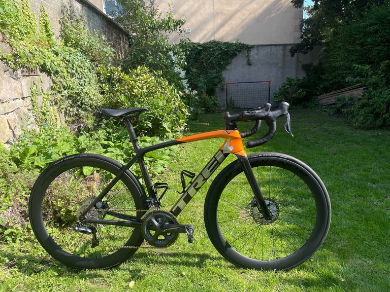 Trek Emonda SL7 2021 – Ultegra Di2 – Carbon Smoke/Orange – Size 52cm – Excellent