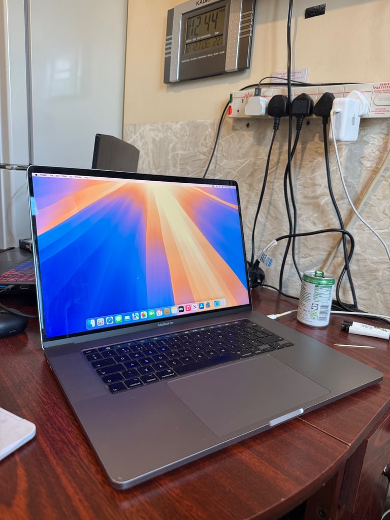 MacBook Pro 16-inch 2019 i7 16GB RAM 512 SSD