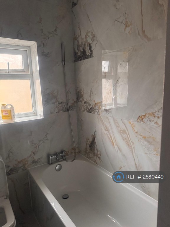 3 bedroom house in Acres Street, Bradford, BD21 (3 bed) (#2680449)