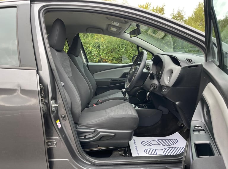 2015 Toyota Yaris 1.33 VVT-i Icon 5dr HATCHBACK Petrol Manual