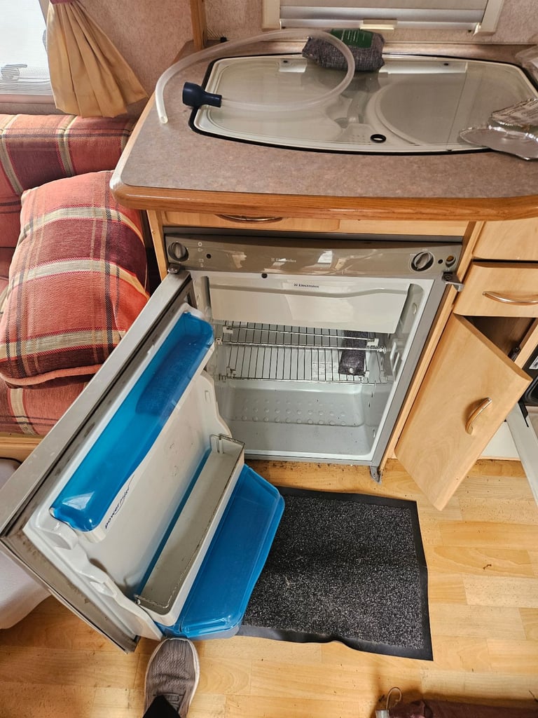 Sterling Eccles Elite Searcher Touring Caravan – For Sale