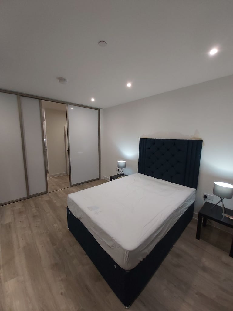 LARGE ROOM FOR RENT IN HIGH STREET HOUNSLOW TW3 