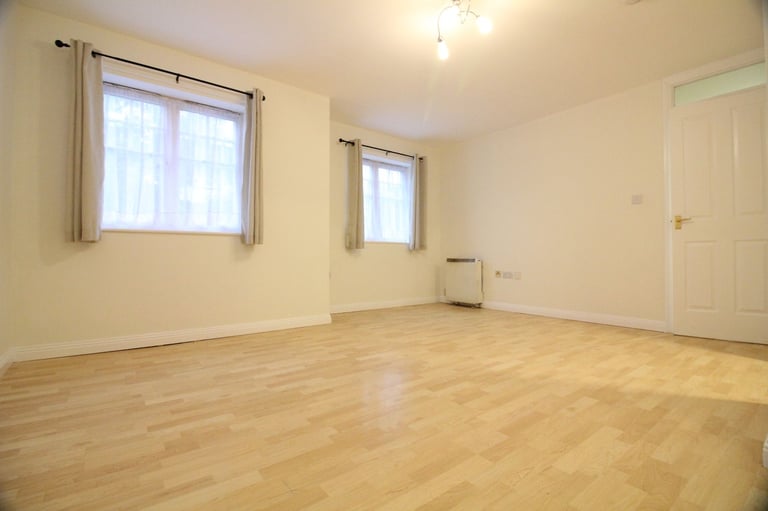 LUXURY TWO BED GROUND FLOOR FLAT WITH PARKING NEAR STATION WEST DRAYTON HEATHROW IVER UXBRIDGE HAYES