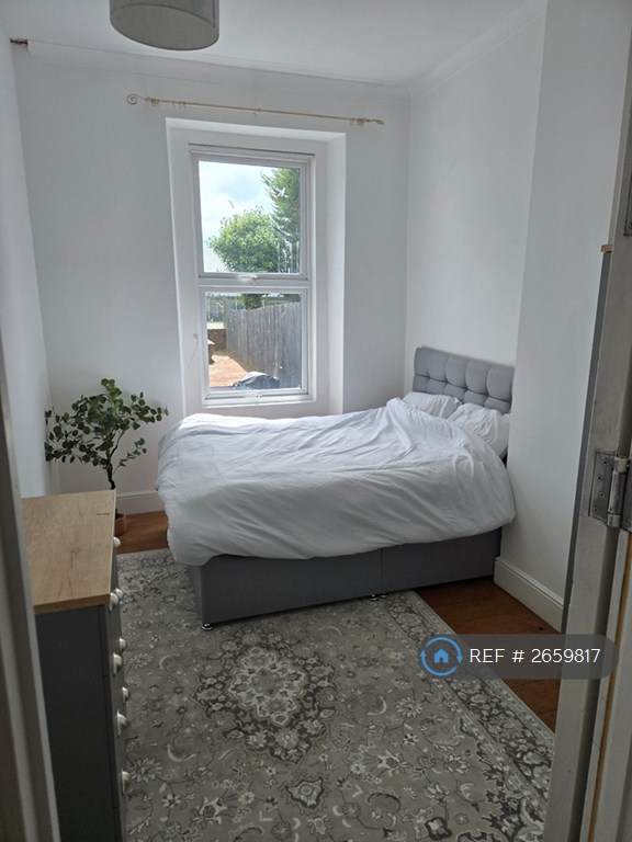 9 bedroom house in Bryn Road, Brynmill, Swansea, SA2 (9 bed) (#2659817)