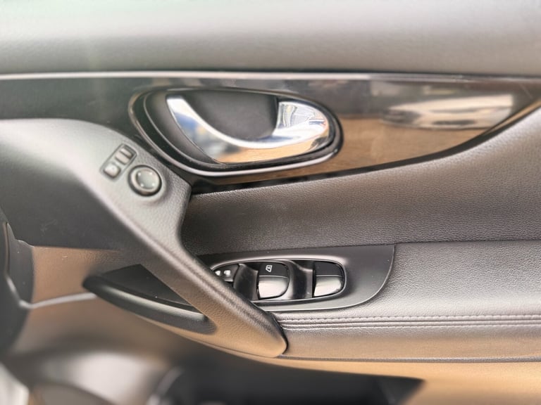 2015 Nissan Qashqai 1.6 dCi Tekna 5dr 4WD HATCHBACK Diesel Manual