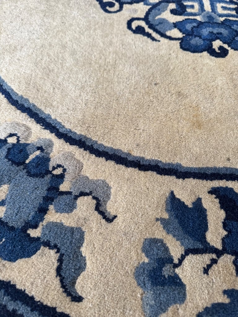 Vintage Hand-Knotted Chinese Peking Wool Rug – Round Blue & Ivory Carpet, 1970s