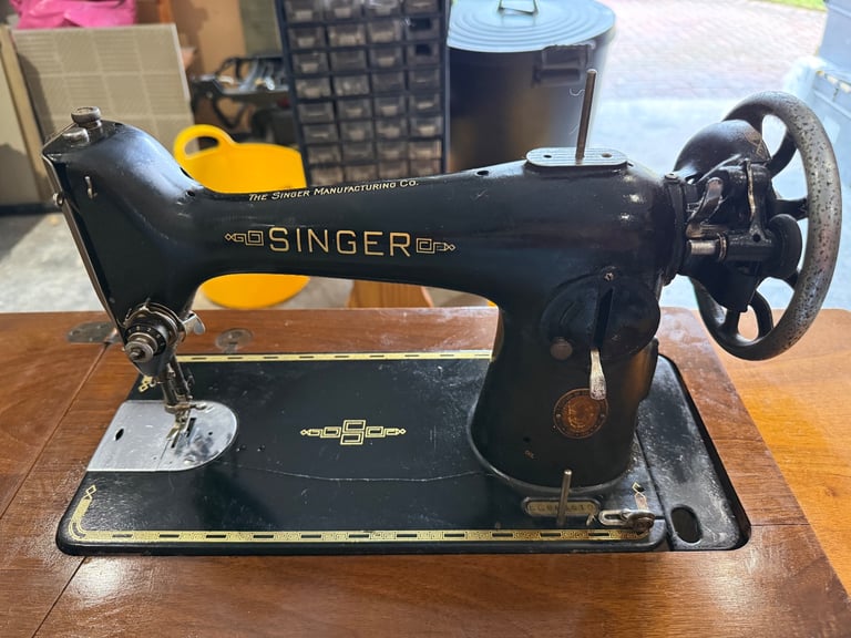 image for Vintage Singer Sewing Machine - 201K 