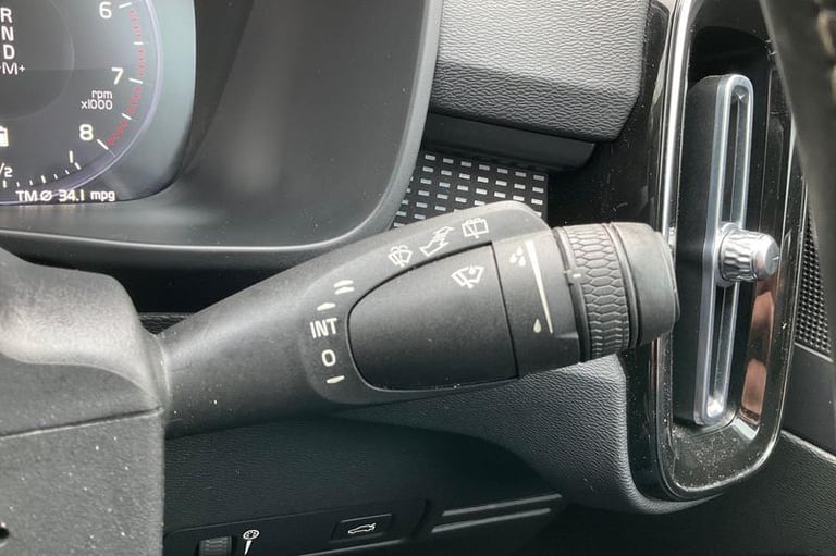 2020 Volvo XC40 2.0 B4P R DESIGN Pro 5dr Auto Semi-Auto Estate Petrol Semi Automatic