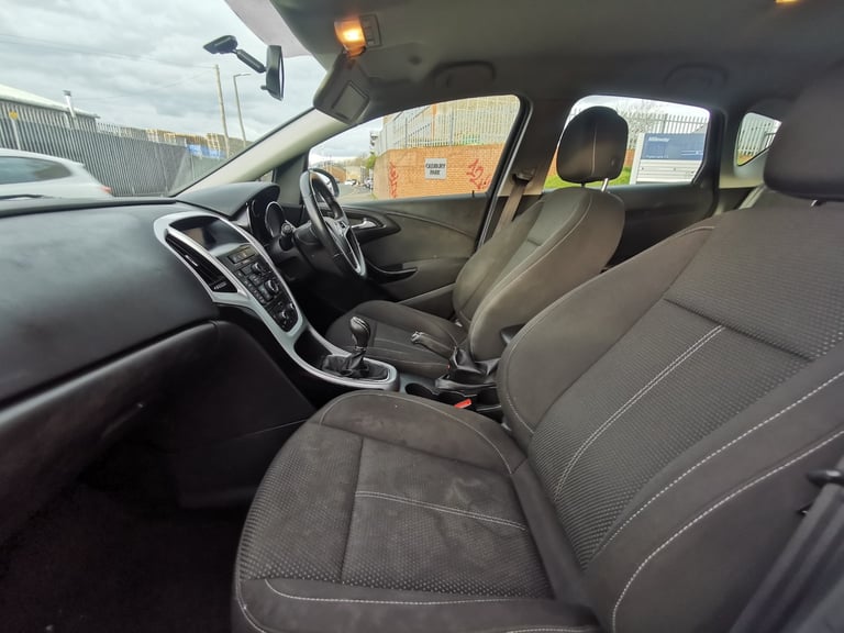 2015 Vauxhall Astra 1.4i 16V SRi 5dr HATCHBACK Petrol Manual