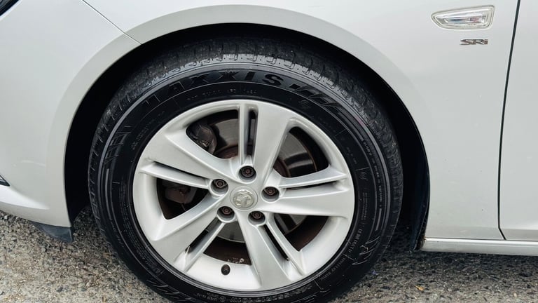 2017 Vauxhall Insignia SRI NAV 5-Door Diesel