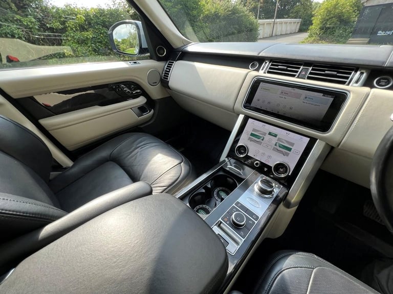 August 2018 Land Rover Range Rover 3.0 SD V6 Autobiography (275) Automatic SUV